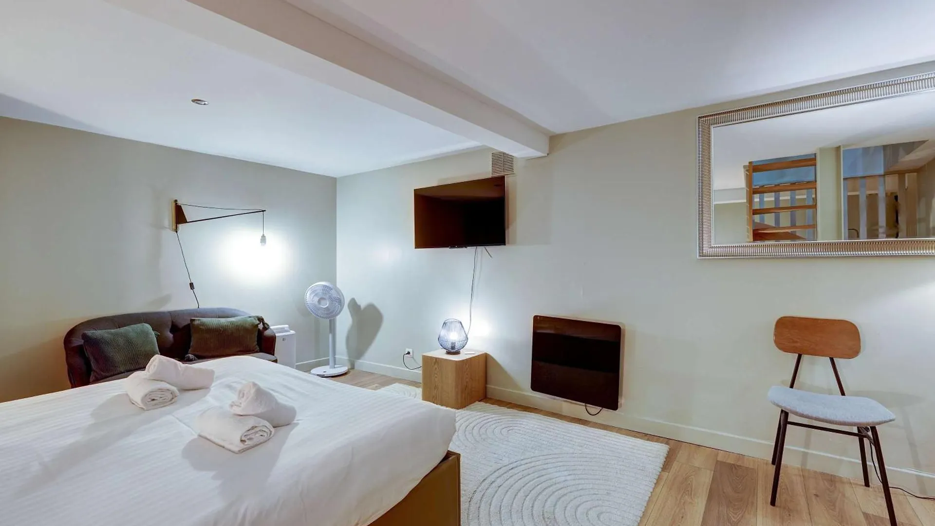 Place De La Nation Cozy 2bd Duplex Apartment *