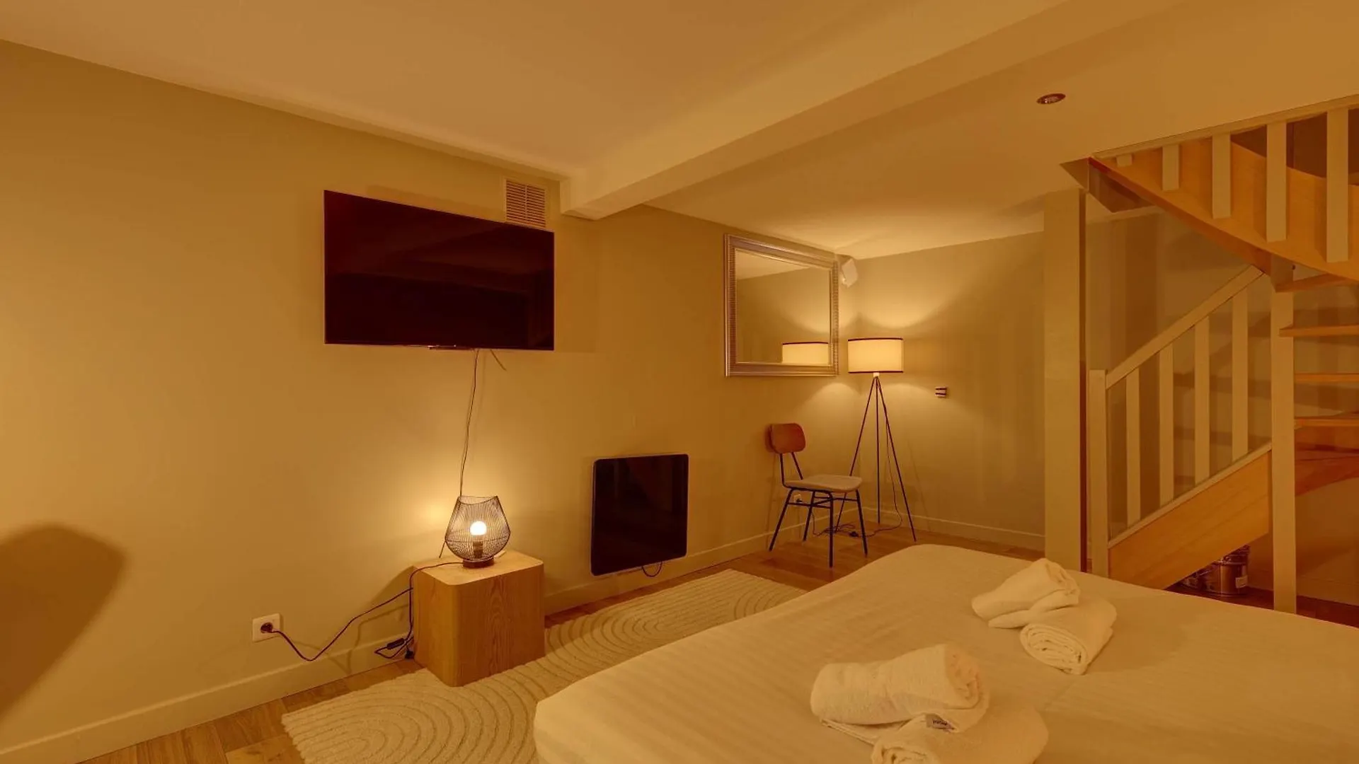 Place De La Nation Cozy 2bd Duplex Apartment *