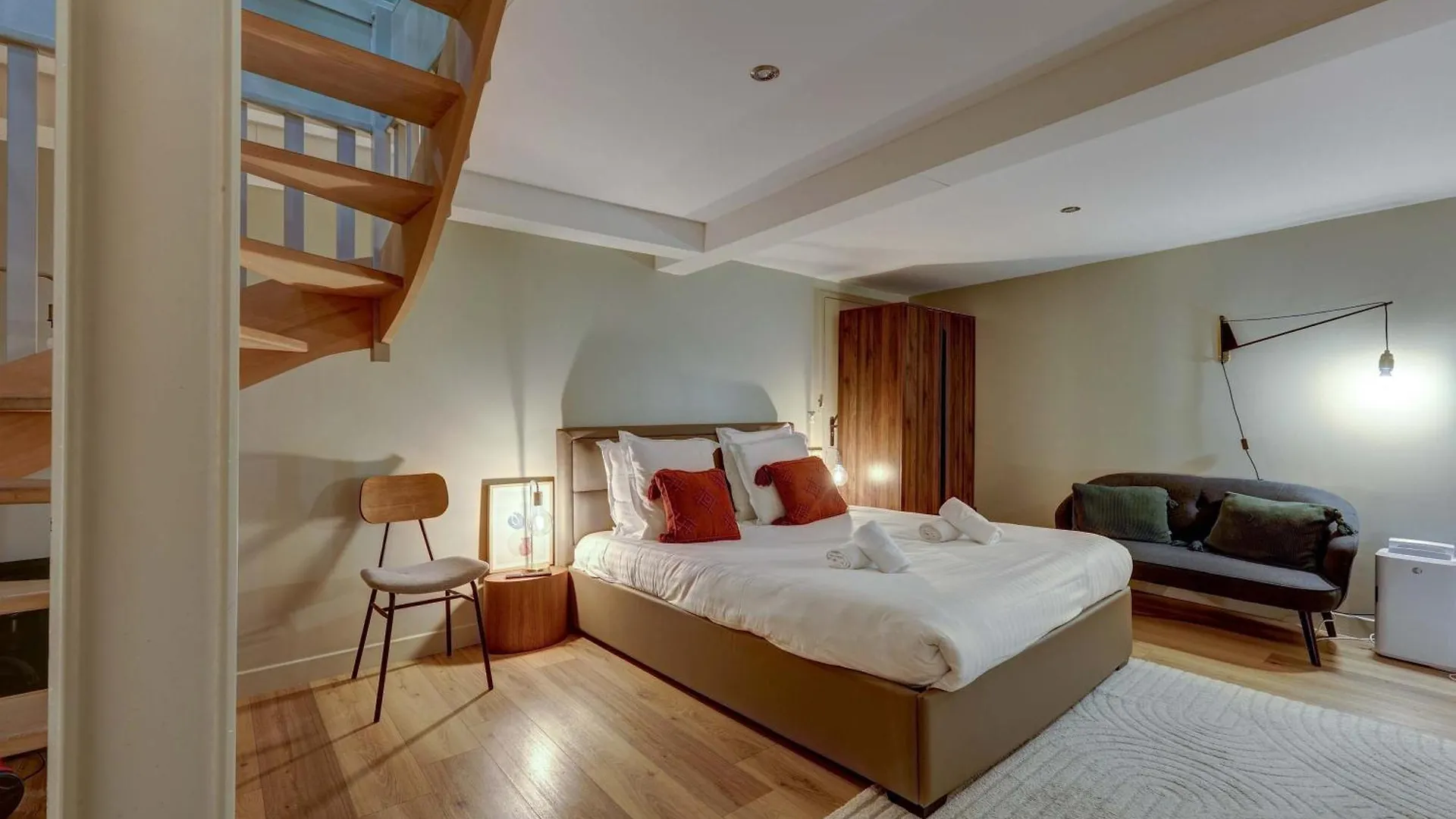 Apartment Place De La Nation Cozy 2bd Duplex *